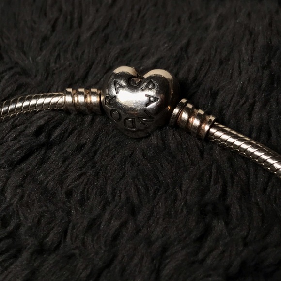Pandora Moments Heart Clasp Snake Chain Bracelet. - Picture 5 of 7